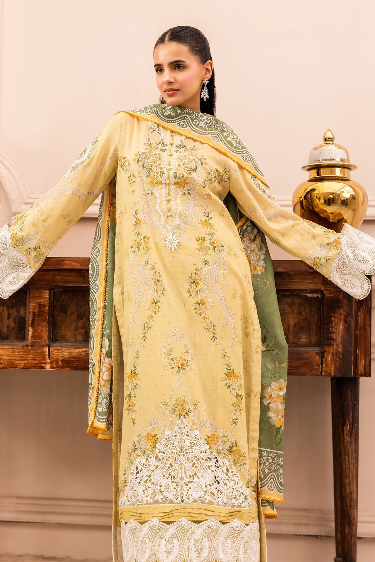 6013-GIKDED EMBROIDERED LAWN UNSTITCHED - Image 4